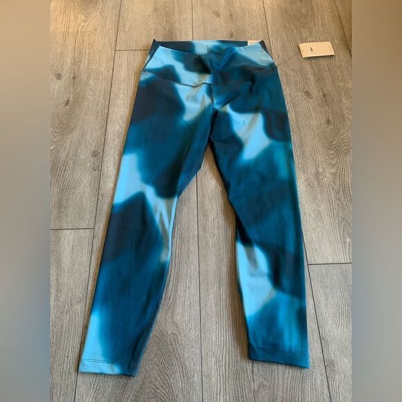Nike woman’s yoga leggings very beautiful color and very soft - Picture 1 of 5